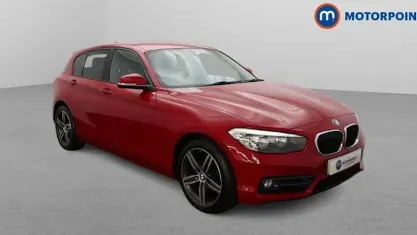 Begagnad BMW 118 Sport Line 136 HK (100 kW) 2017 Röd Halvkombi