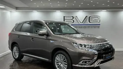 Begagnad Mitsubishi Outlander P-HEV 177 HK (130 kW) 2019 Kombi