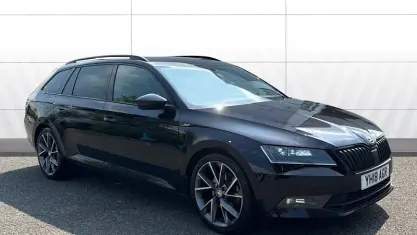 Używany Skoda Superb SportLine 150 KM (110 kW) 2018 Czarny Kombi