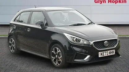 Begagnad MG MG3 Exclusive 106 HK (77 kW) 2024 Svart Halvkombi