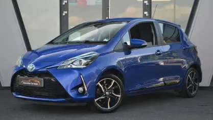 Used Toyota Yaris Hybrid Design 101 HP (74 kW) 2018 Blue Hatchback