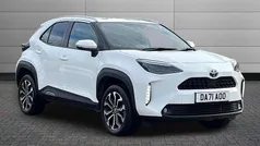 White Used 2021 Toyota Yaris Hybrid Design SUV | £18,600 (Fair price)