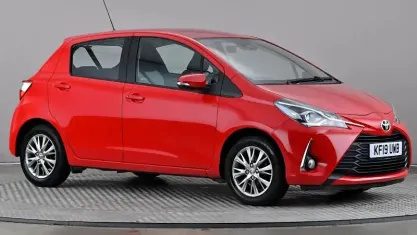 Used Toyota Yaris 72 HP (52 kW) 2019 Red Hatchback
