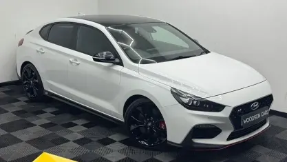 Used Hyundai i30 275 HP (202 kW) 2019 White Hatchback