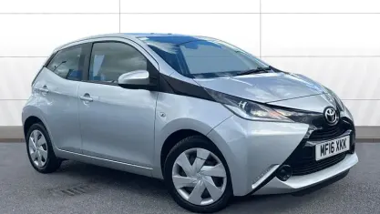 Used Toyota Aygo X-play 69 HP (50 kW) 2018 Hatchback