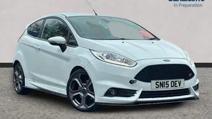 Begagnad Ford Fiesta ST 182 HK (133 kW) 2017 Vit Halvkombi