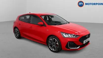 Begagnad Ford Focus ST-Line 125 HK (91 kW) 2022 Röd Halvkombi