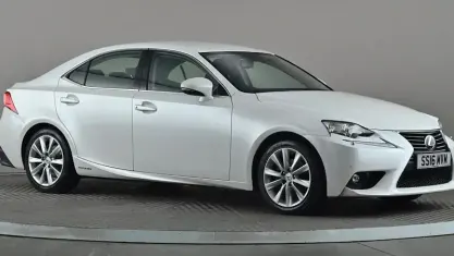 Usado Lexus IS300h 223 HP (164 kW) 2016 Branco Sedan