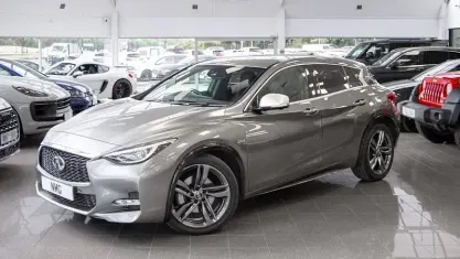 Used Infiniti Q30 Sport Tech 170 HP (125 kW) 2016 Black Hatchback
