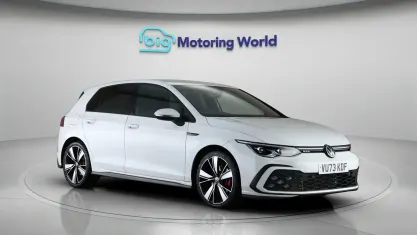 Begagnad VW Golf VIII GTD 200 HK (147 kW) 2023 Vit Halvkombi