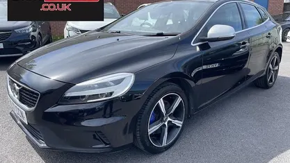 Usado Volvo V40 R-Design 122 HP (89 kW) 2019 Citadino