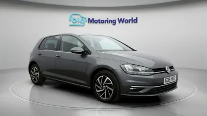 Usado VW Golf VII Match 116 HP (85 kW) 2019 Cinzento Citadino