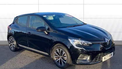 Used Renault Clio V Iconic 90 HP (66 kW) 2021 Black Hatchback