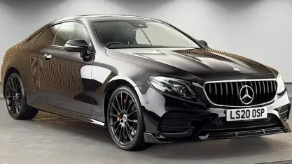 Usado Mercedes E400 AMG line 340 CV (250 kW) 2019 Negro Coupe