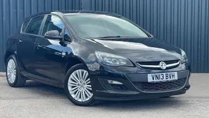Used Vauxhall Astra 116 HP (85 kW) 2013 Black Hatchback