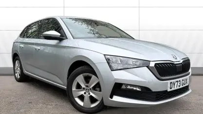 Usado Skoda Scala SE 150 CV (110 kW) 2023 Plateado Utilitario