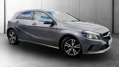 Begagnad Mercedes A180 Executive 109 HK (80 kW) 2017 Grå Halvkombi