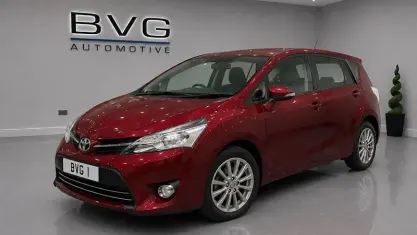 Used Toyota Verso 132 HP (97 kW) 2017 Red MPV