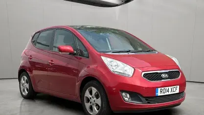 Used Kia Venga 125 HP (91 kW) 2014 Red Hatchback