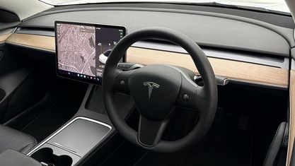 Używany Tesla Model 3 RWD 366 kW (498 KM) 2023 Biały Sedan/Limuzyna