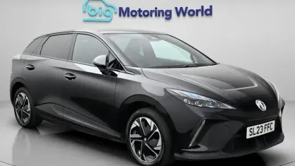 Begagnad MG MG4 EV Trophy 150 kW (204 HK) 2025 Halvkombi