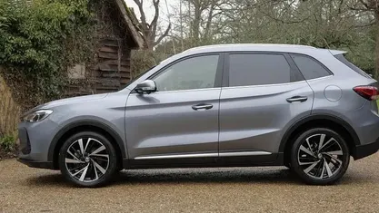 Used MG ZS Trophy 196 HP (144 kW) 2024 Metallic  black pearl SUV