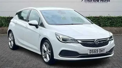 Used Vauxhall Astra SRi 150 HP (110 kW) 2019 White Hatchback