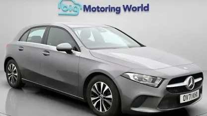 Usado Mercedes A180 SE 136 HP (100 kW) 2021 Cinzento Citadino
