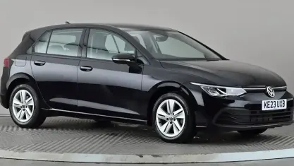 Usado VW Golf VIII Life 150 HP (110 kW) 2023 Preto Citadino