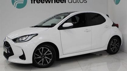 Usado Toyota Yaris Hybrid Design 116 CV (85 kW) 2025 Utilitario