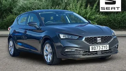Usado Seat Leon SE 131 CV (96 kW) 2023 Gris Utilitario