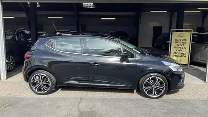 Used Renault Clio IV Signature 90 HP (66 kW) 2017 Black Hatchback