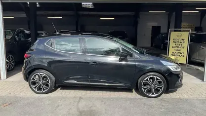 Used Renault Clio Signature 90 HP (66 kW) 2017 Black Hatchback