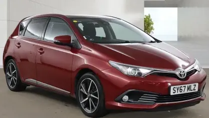 Used Toyota Auris Design 116 HP (85 kW) 2017 Red Hatchback