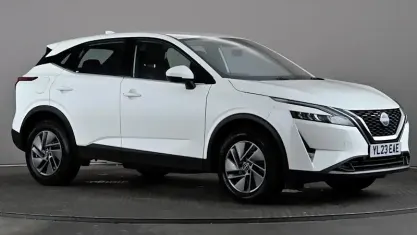 Used Nissan Qashqai Acenta Premium 140 HP (102 kW) 2023 White SUV