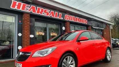 Red Used 2016 Vauxhall Insignia SRi Hatchback | £6,000 (Fair price)