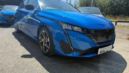 Used Peugeot 308 Allure Premium 131 HP (96 kW) 2023 Blue Hatchback