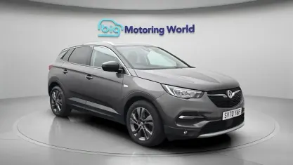 Used Vauxhall Grandland X SRi 131 HP (96 kW) 2020 Grey SUV