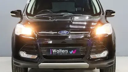 Usado Ford Kuga Titanium 179 HP (131 kW) 2015 Preto SUV