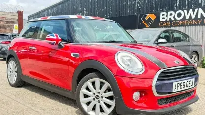 Used Mini Cooper Hatch 116 HP (85 kW) 2017 Red Hatchback