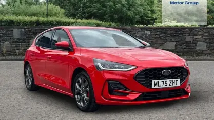 Used Ford Focus ST-Line 125 HP (91 kW) 2025 Red Hatchback