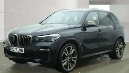 Begagnad BMW X5 Basis 530 HK (389 kW) 2022 Svart SUV