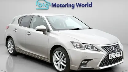 Usado Lexus CT200h 136 HP (100 kW) 2020 Citadino