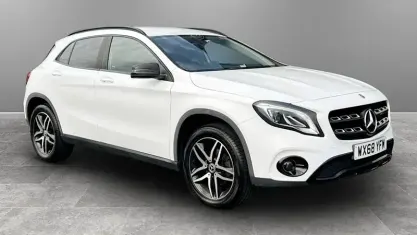Usado Mercedes GLA180 Urban 122 HP (89 kW) 2020 SUV