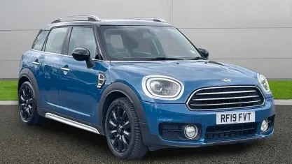 Usado Mini Cooper Classic 136 HP (100 kW) 2019 Azul Citadino