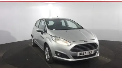 Używany Ford Fiesta Zetec 101 KM (74 kW) 2017 Srebrny Hatchback