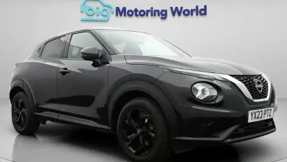 Käytetty Nissan Juke N-Connecta 114 HP (83 kW) 2023 Musta Katumaasturi
