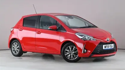 Begagnad Toyota Yaris 111 HK (81 kW) 2019 Röd Halvkombi