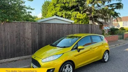 Used Ford Fiesta Zetec 105 HP (77 kW) 2013 Yellow Hatchback