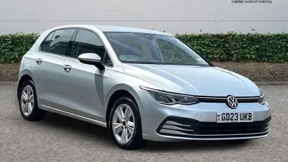 Used VW Golf VIII Life 150 HP (110 kW) 2023 Silver Hatchback